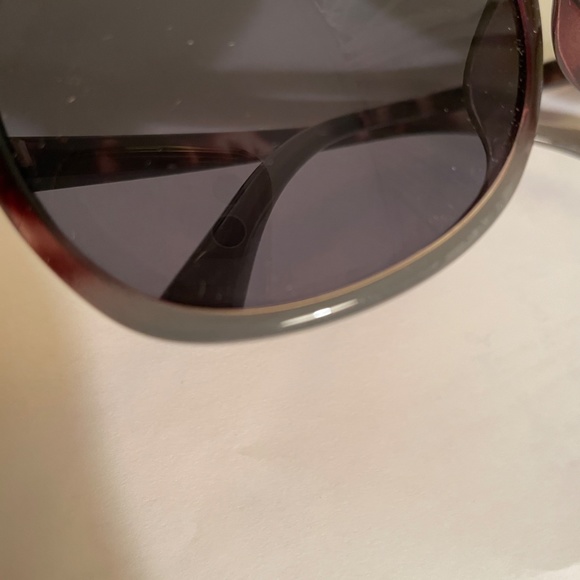 NWOT Gray Sunglasses with two tone Trims, big round cat\'s eyes, only 0.85 oz main image 4